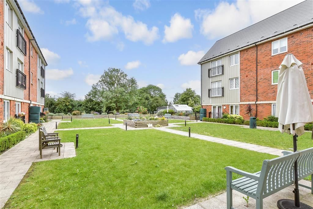 Property photo 3 of 12 Communal Gardens