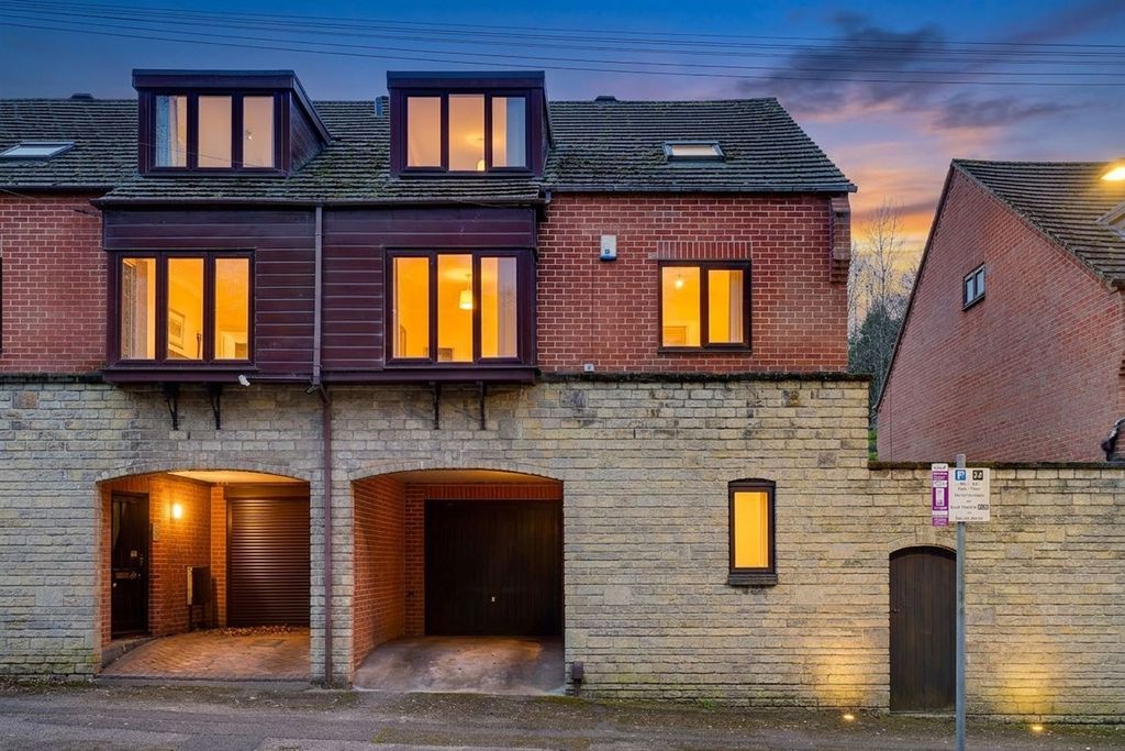 Property photo 1 of 34