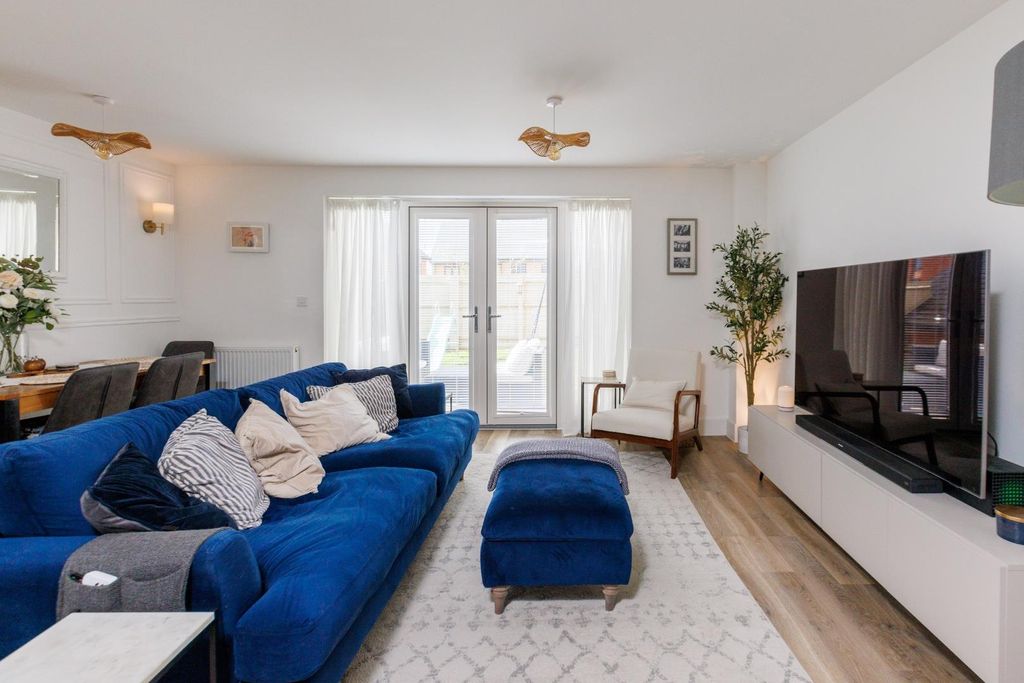 Property photo 1 of 24 18 Aspen Drive-22.Jpg