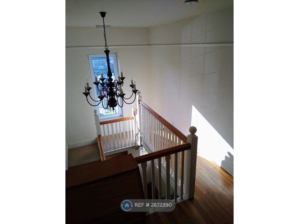 Property photo 2 of 10 Entrance Hall