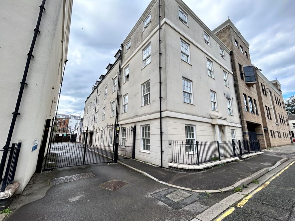 Property photo 1 of 6 Lrg_Lrg_Henley 1