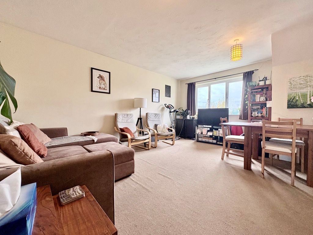 Property photo 1 of 9 Bathroom