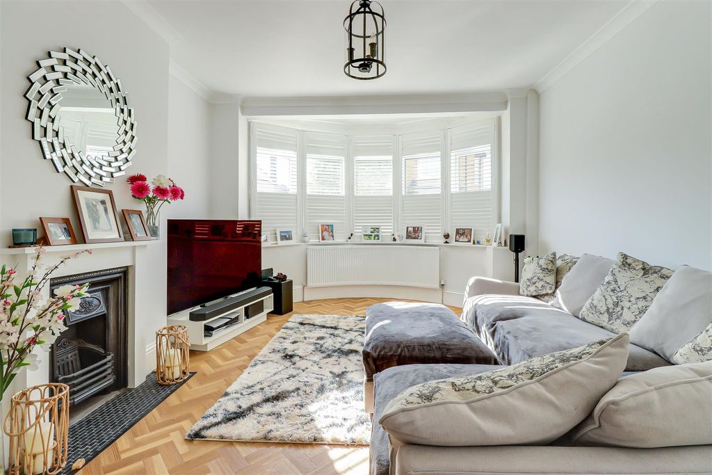 Property photo 3 of 18