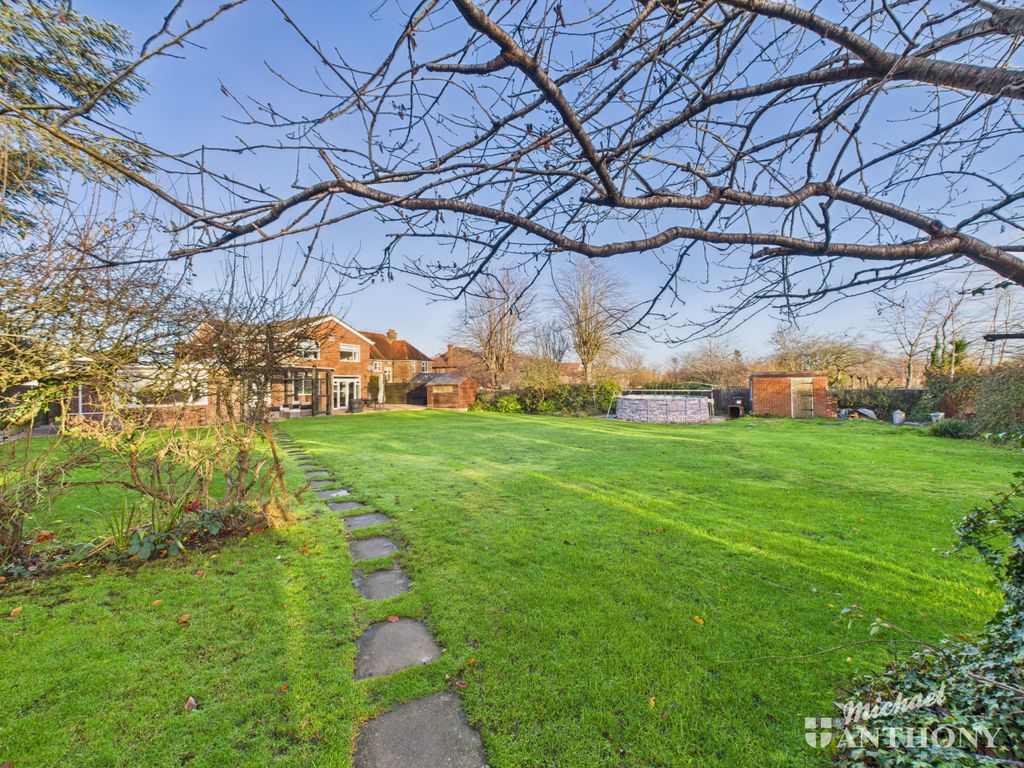 Property photo 2 of 37 Cam03218G0-Pr0847-Still010