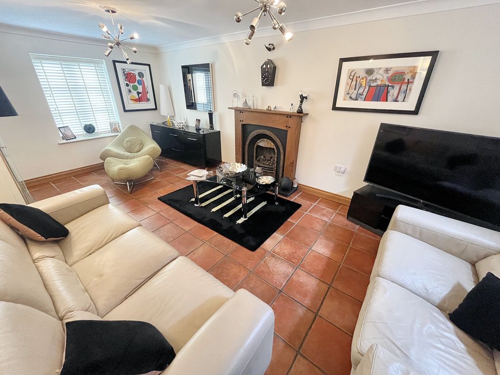 Property photo 3 of 20 Liv2