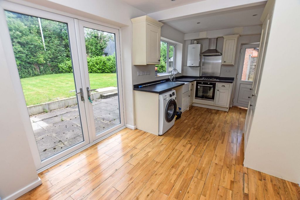 Property photo 2 of 18 Picture No. 29