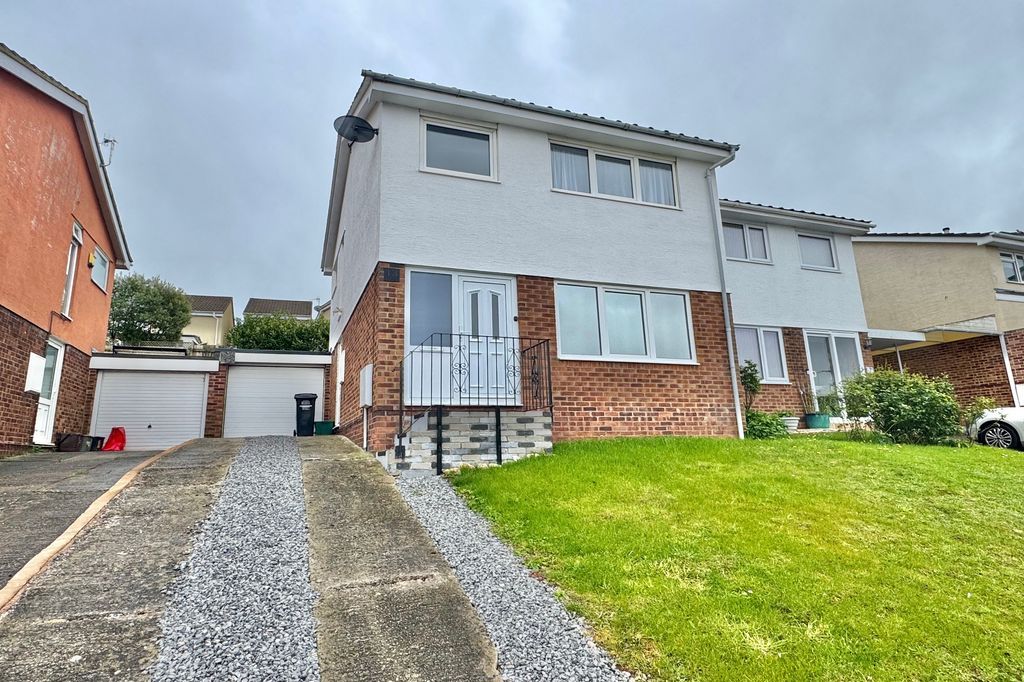 Property photo 1 of 17 Front