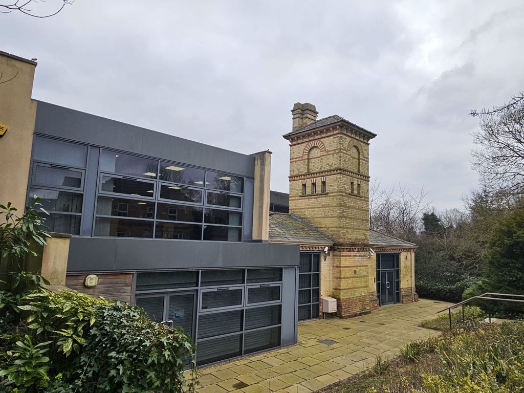 Property photo 1 of 3