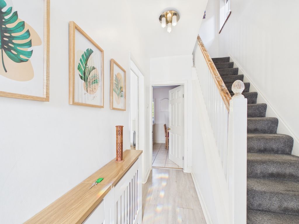 Property photo 3 of 20 Hallway 1