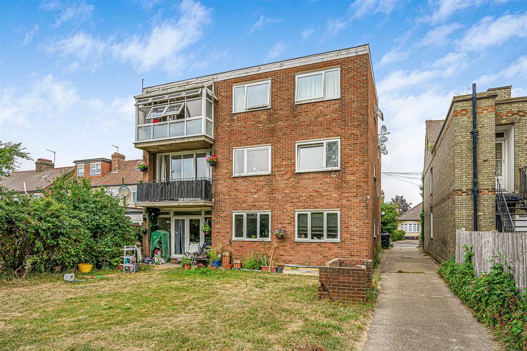 Property photo 1 of 17 Elizabeth Court