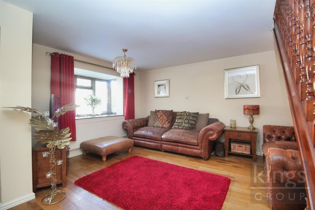 Property photo 2 of 10 Lounge