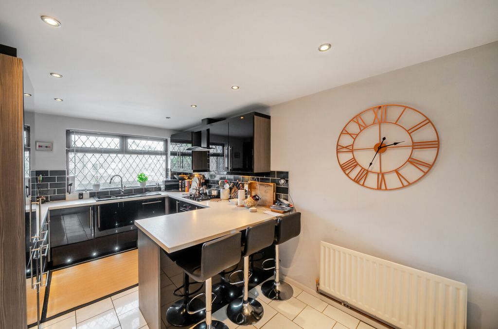 Property photo 2 of 16 1330254-6-6880E84...