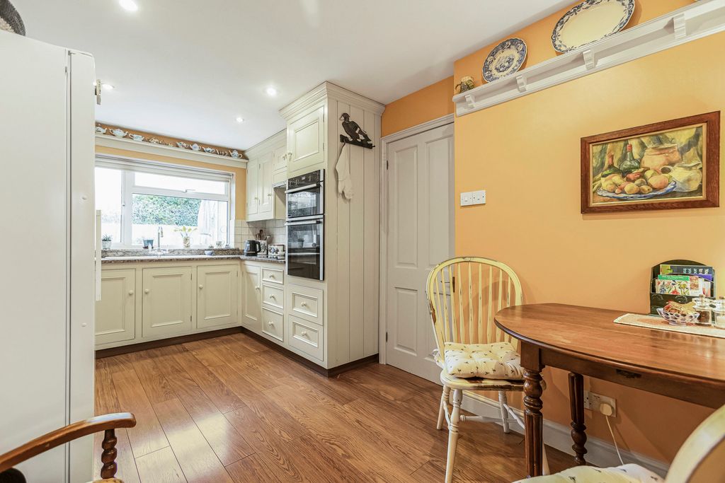 Property photo 2 of 20 Kitchen