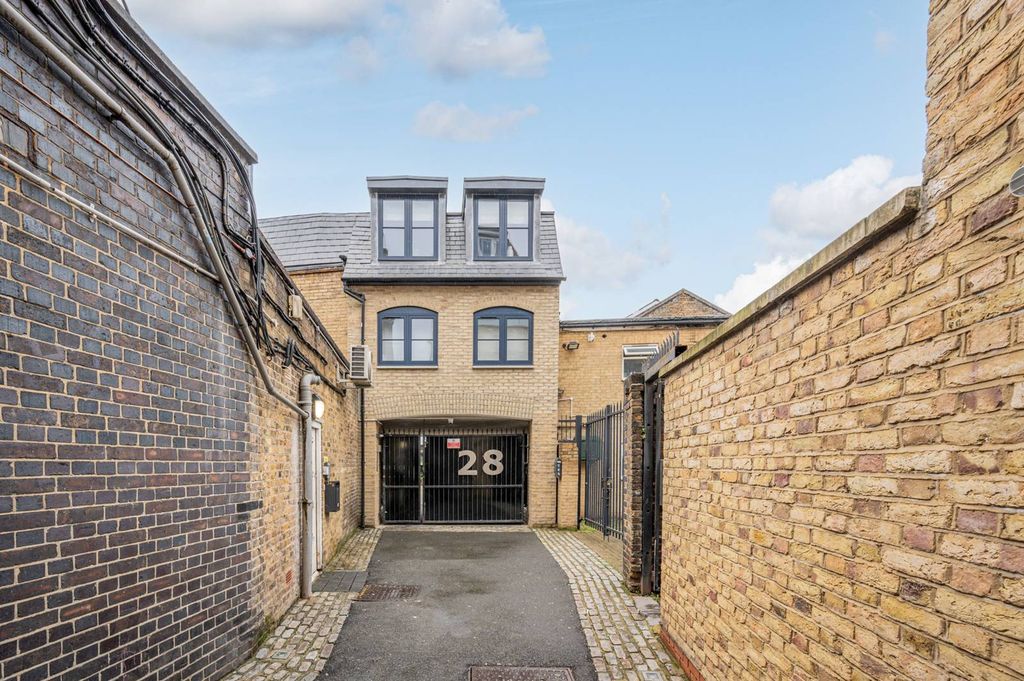 Property photo 1 of 22