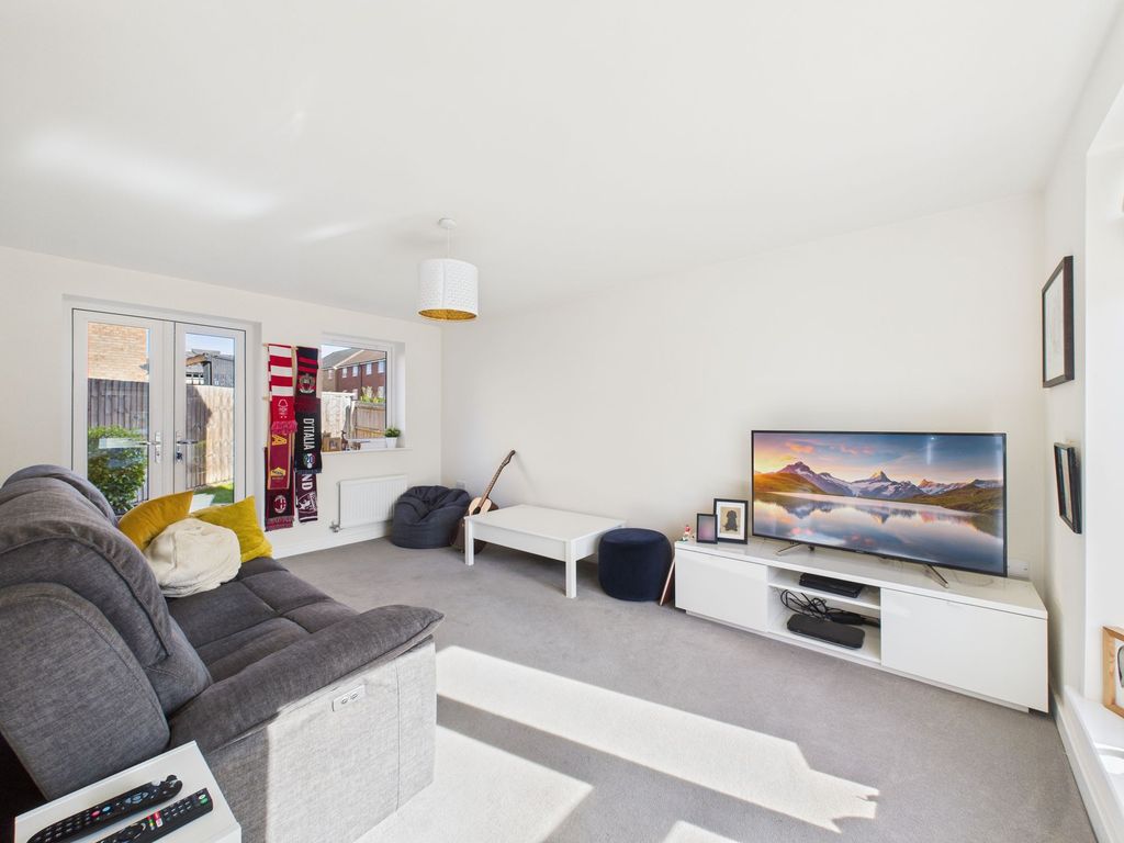 Property photo 3 of 16 Lounge