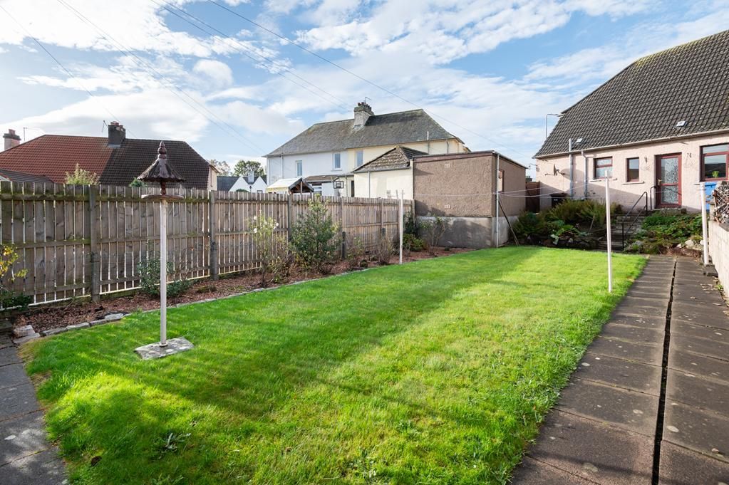 Property photo 2 of 15 Lev1390Pem Garden.Jpg