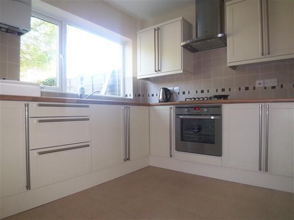 Property photo 3 of 11 Kitchen