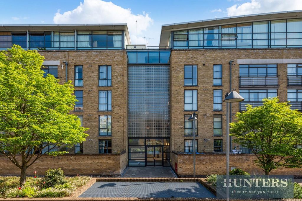 Property photo 1 of 11 Town Meadow, (12).Jpg