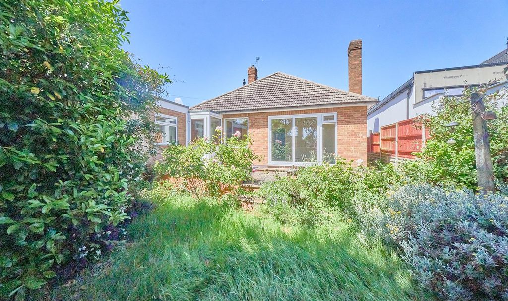 Property photo 3 of 12 Forresters Road Burbage_10.Jpg