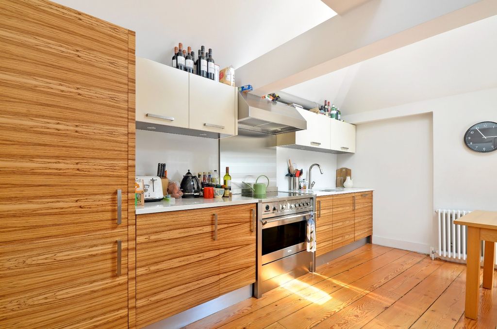 Property photo 2 of 14 980274