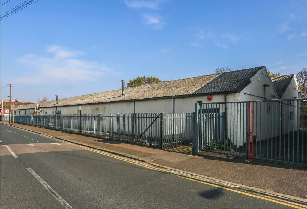 Property photo 1 of 5