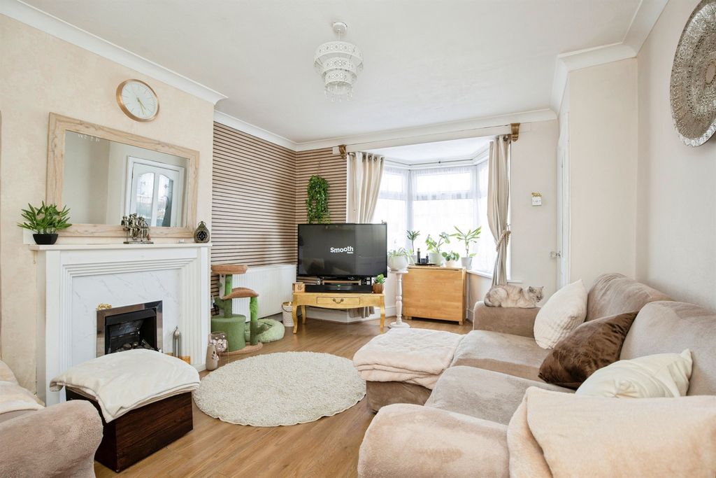Property photo 2 of 17