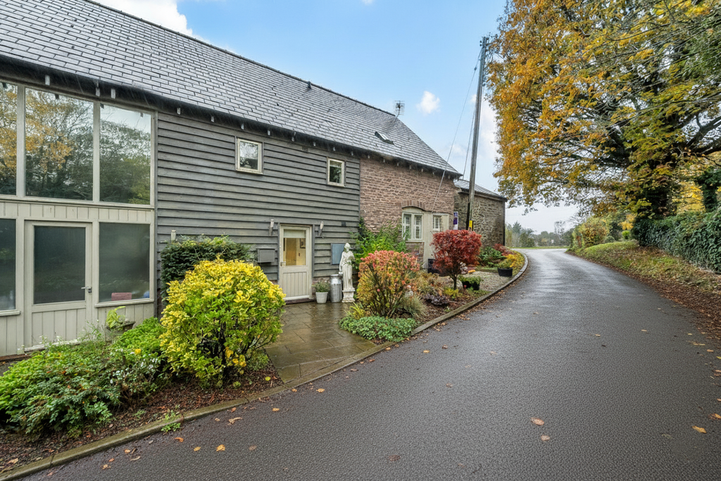 Property photo 1 of 23 Front Court Farm Barns 1