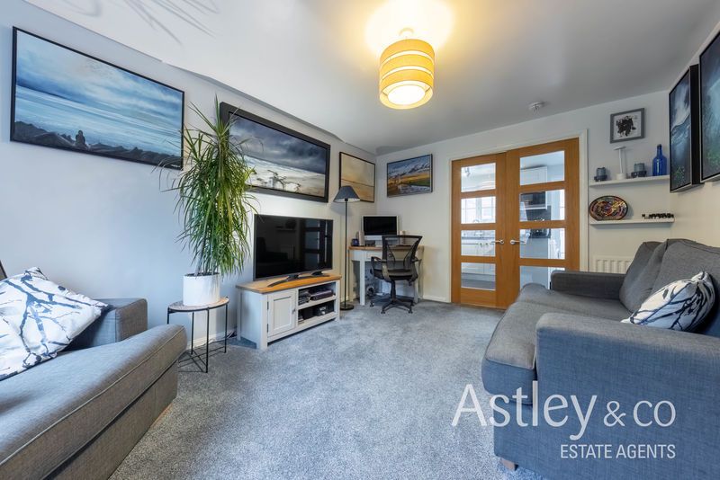 Property photo 2 of 16 Lounge