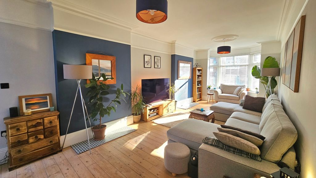 Property photo 2 of 19