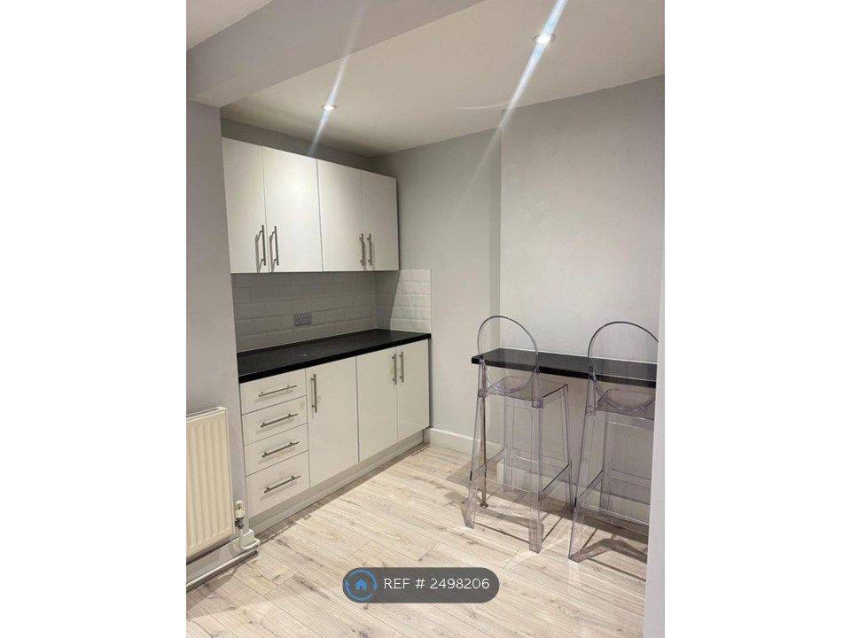 Property photo 3 of 9 Kitchen