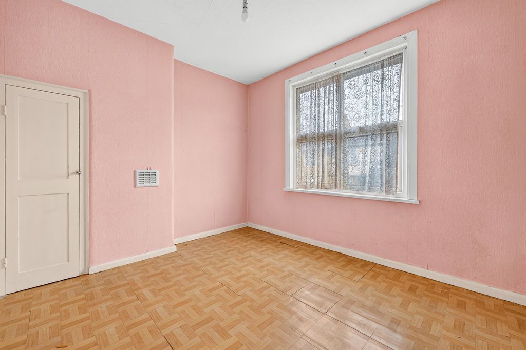 Property photo 3 of 22 Photo 12