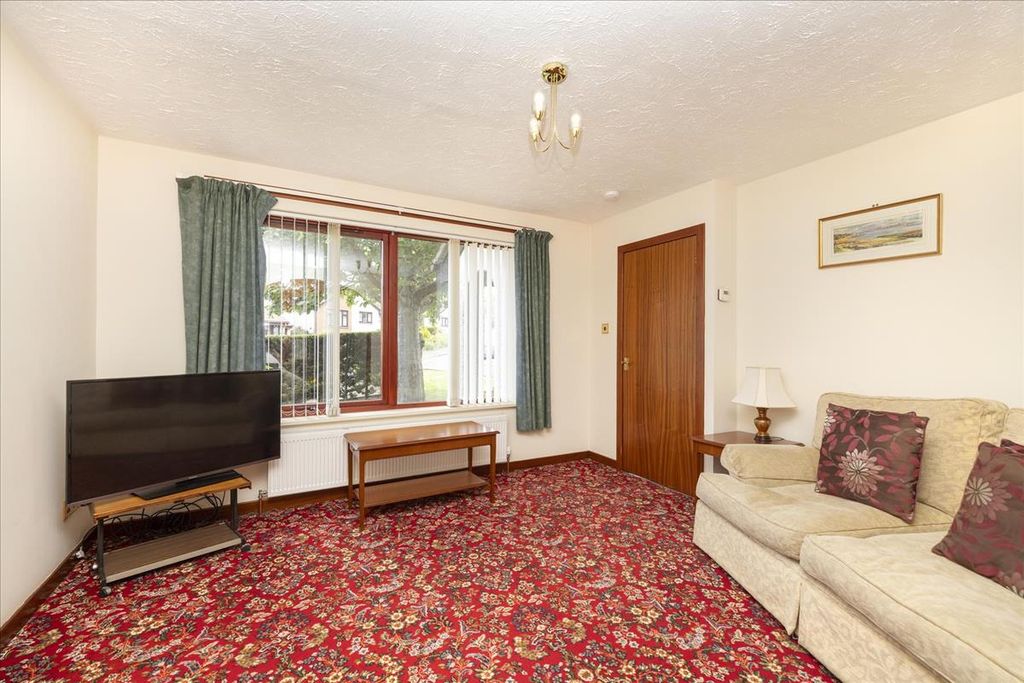 Property photo 2 of 27
