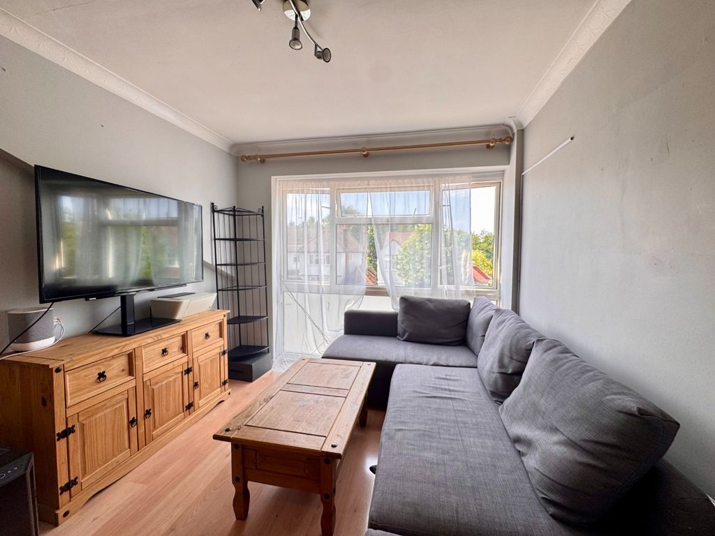 Property photo 2 of 19 5296353