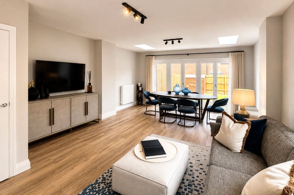 Property photo 3 of 10 Living/Dining