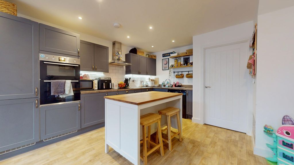 Property photo 3 of 15 4851083