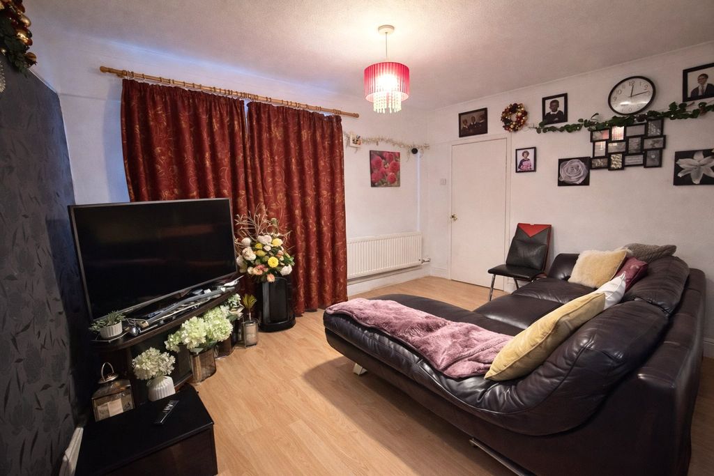 Property photo 2 of 7 Picture No. 01