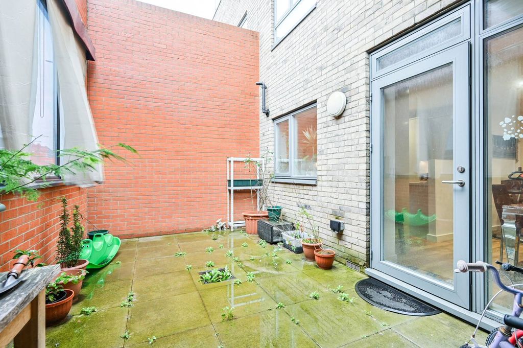 Property photo 3 of 17