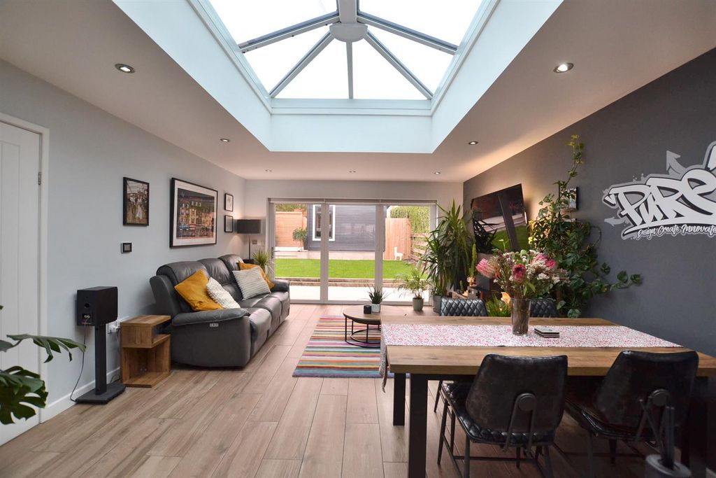 Property photo 2 of 51 Barradale (31).Jpg