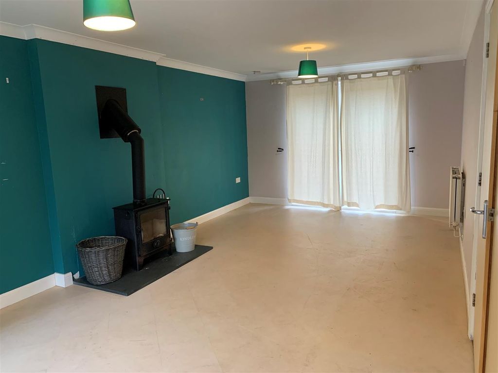 Property photo 3 of 14 Lounge.Jpg