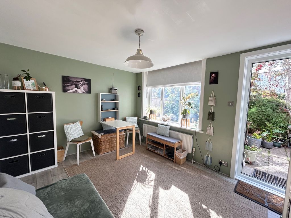 Property photo 3 of 13 Lounge