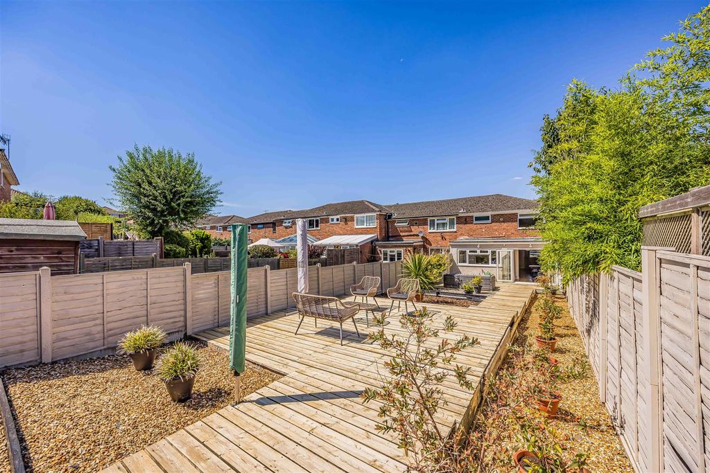 Property photo 2 of 24 5 Firs Avenue Cowplain, Waterlooville-Small-Portic