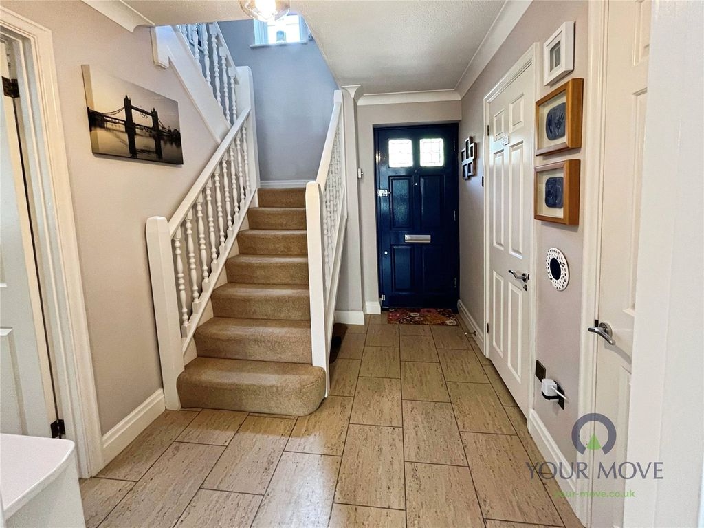 Property photo 2 of 19 Entrance Hall