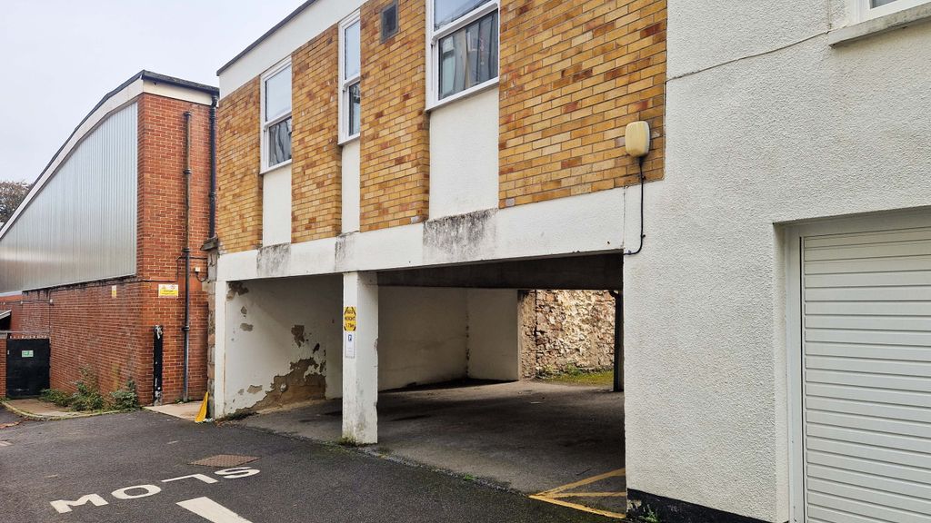 Property photo 2 of 3 203