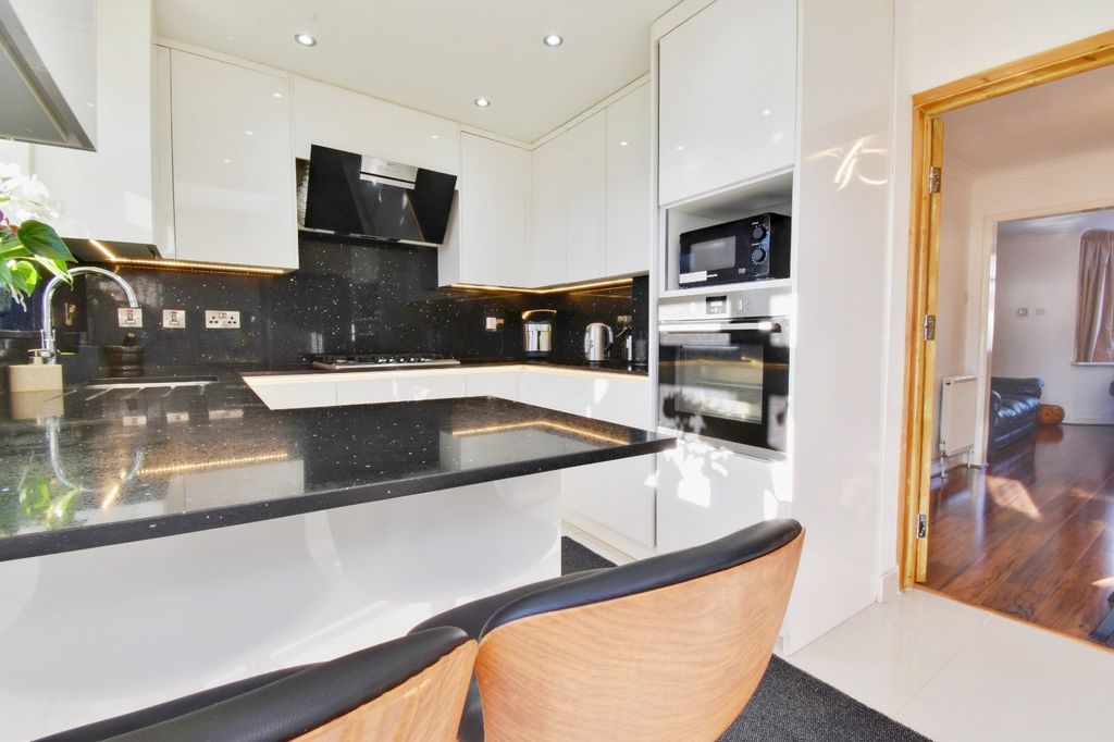 Property photo 3 of 10 Picture No. 06
