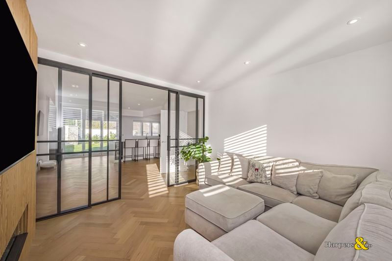 Property photo 3 of 24 Photo 13