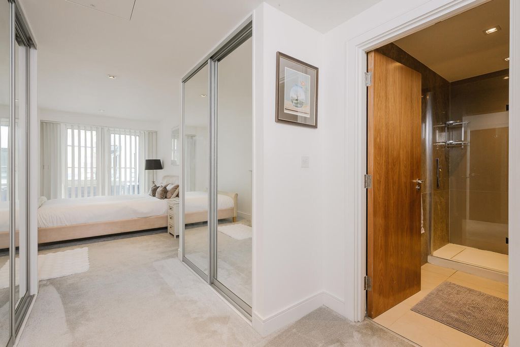 Property photo 2 of 10 Ensuite