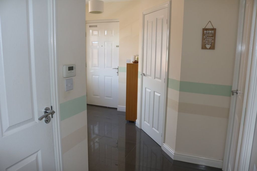Property photo 3 of 7 Gallery