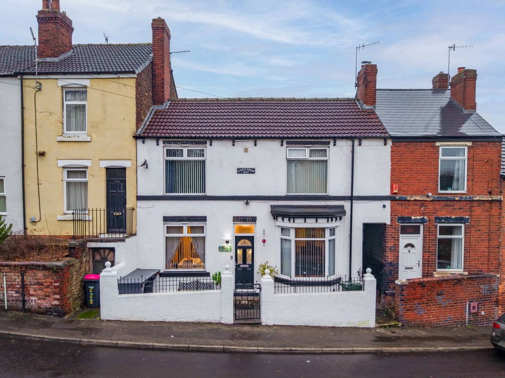 Property photo 1 of 32