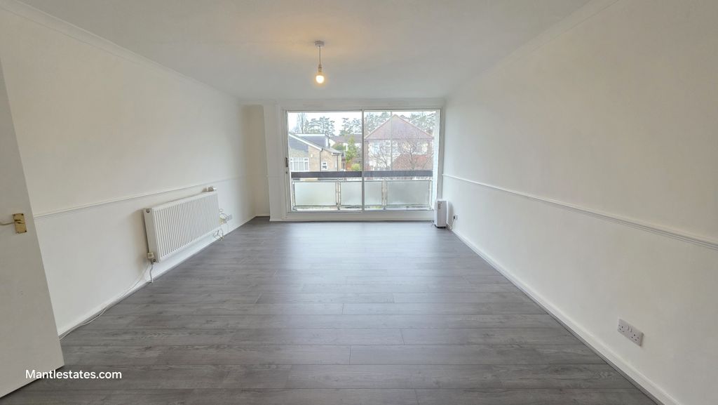 Property photo 3 of 16 Lounge