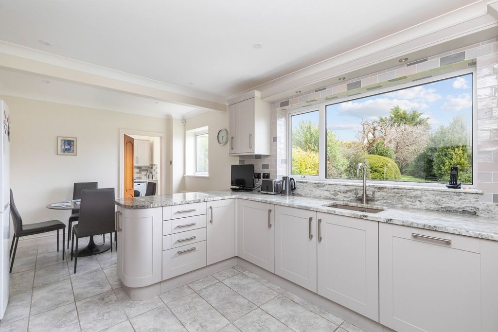 Property photo 3 of 14 4996776